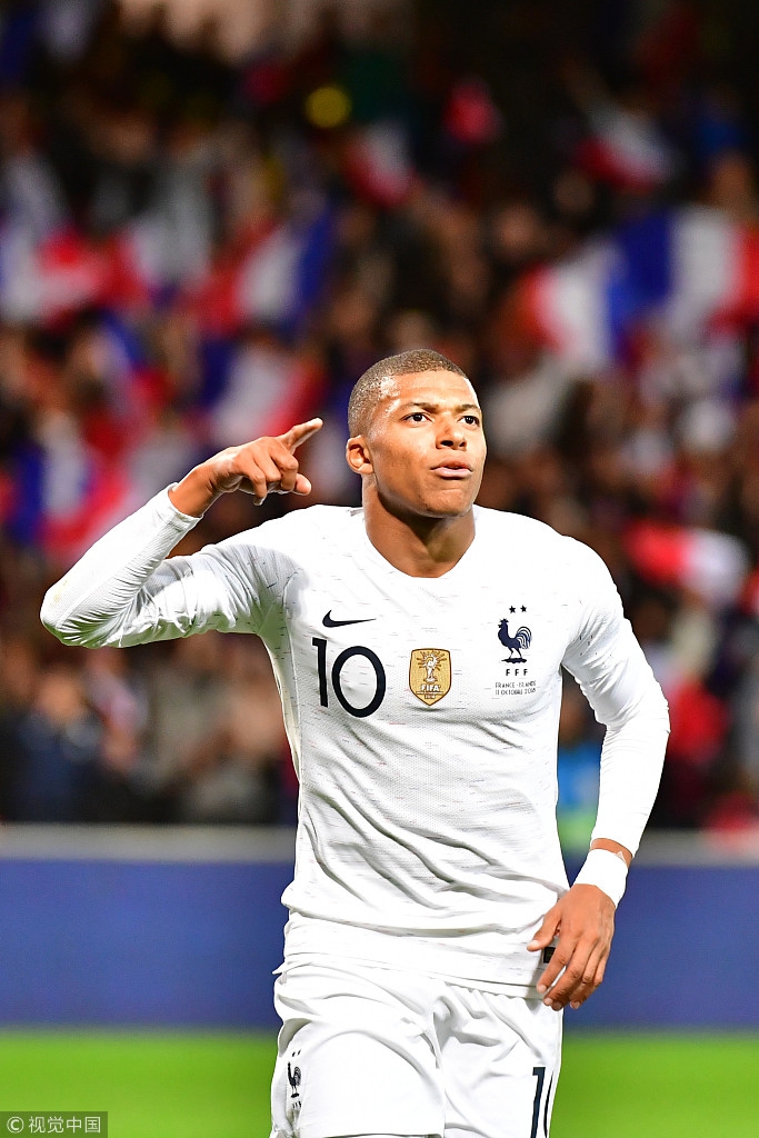 《光与影：33号远征队》摄影美图赏：美腿玉足太诱人！