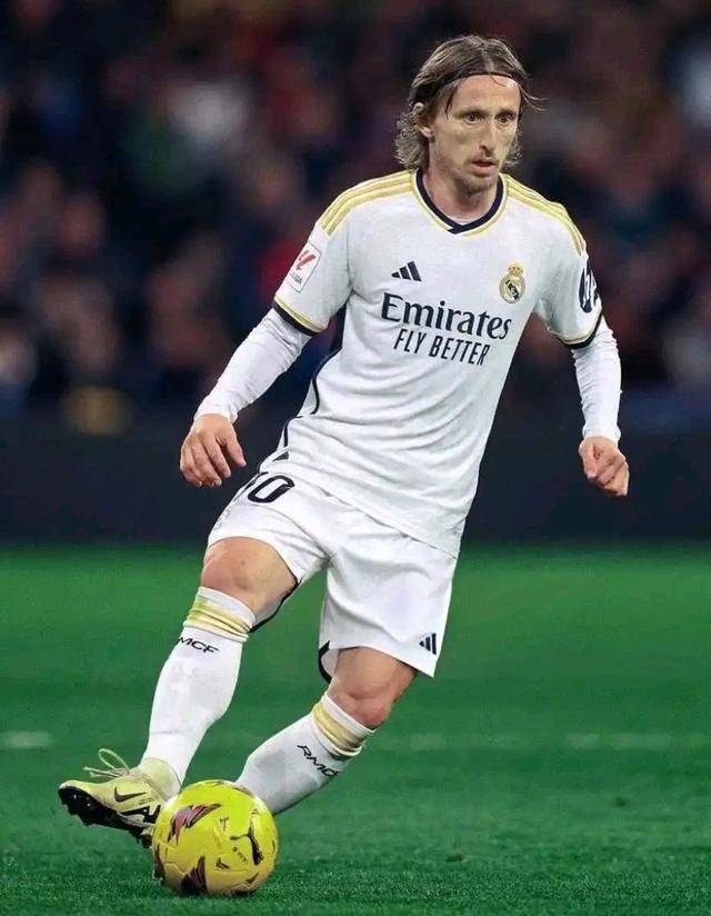 [NBA]东契奇半场制导 詹姆斯快攻上篮得手