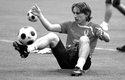 热门生存沙盒游戏《Rust》推出手机版 测试招募开启