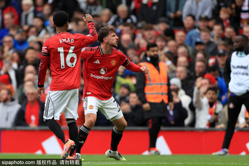 谢什科梅开二度难救主，2-2爆冷！曼联3连平，利物浦隔空收礼