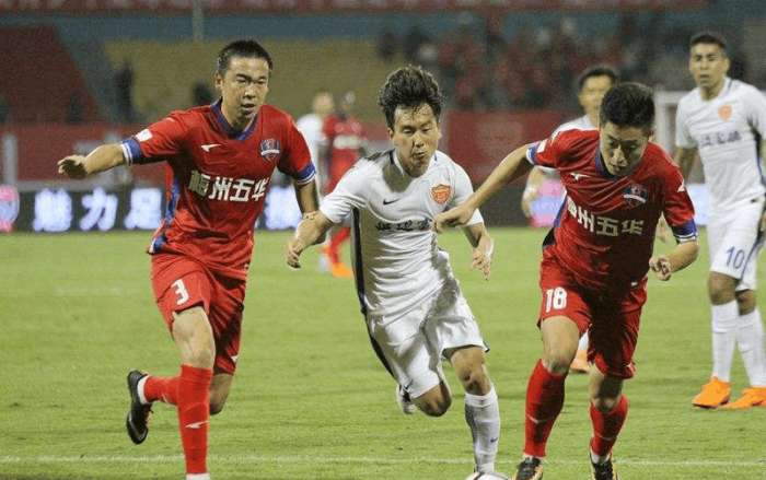 陕西：近百名选手冰上竞速 助力冰雪运动“热”起来